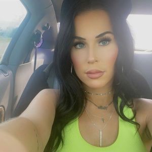 Meet your Posher, Halley